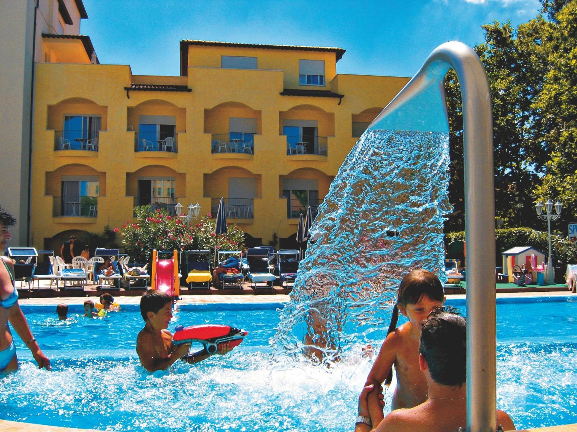 Hotel Sport & Residenza Cesenatico Exterior foto
