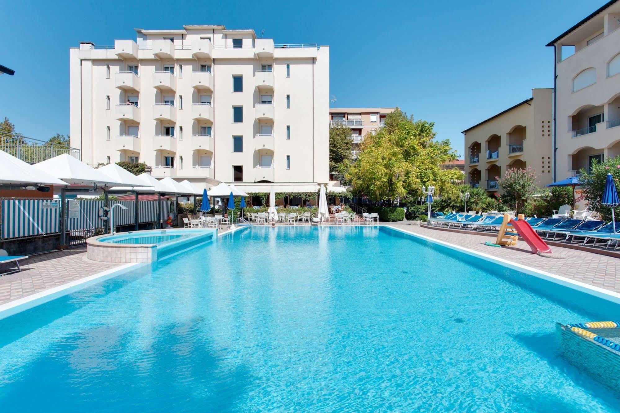 Hotel Sport & Residenza Cesenatico Exterior foto